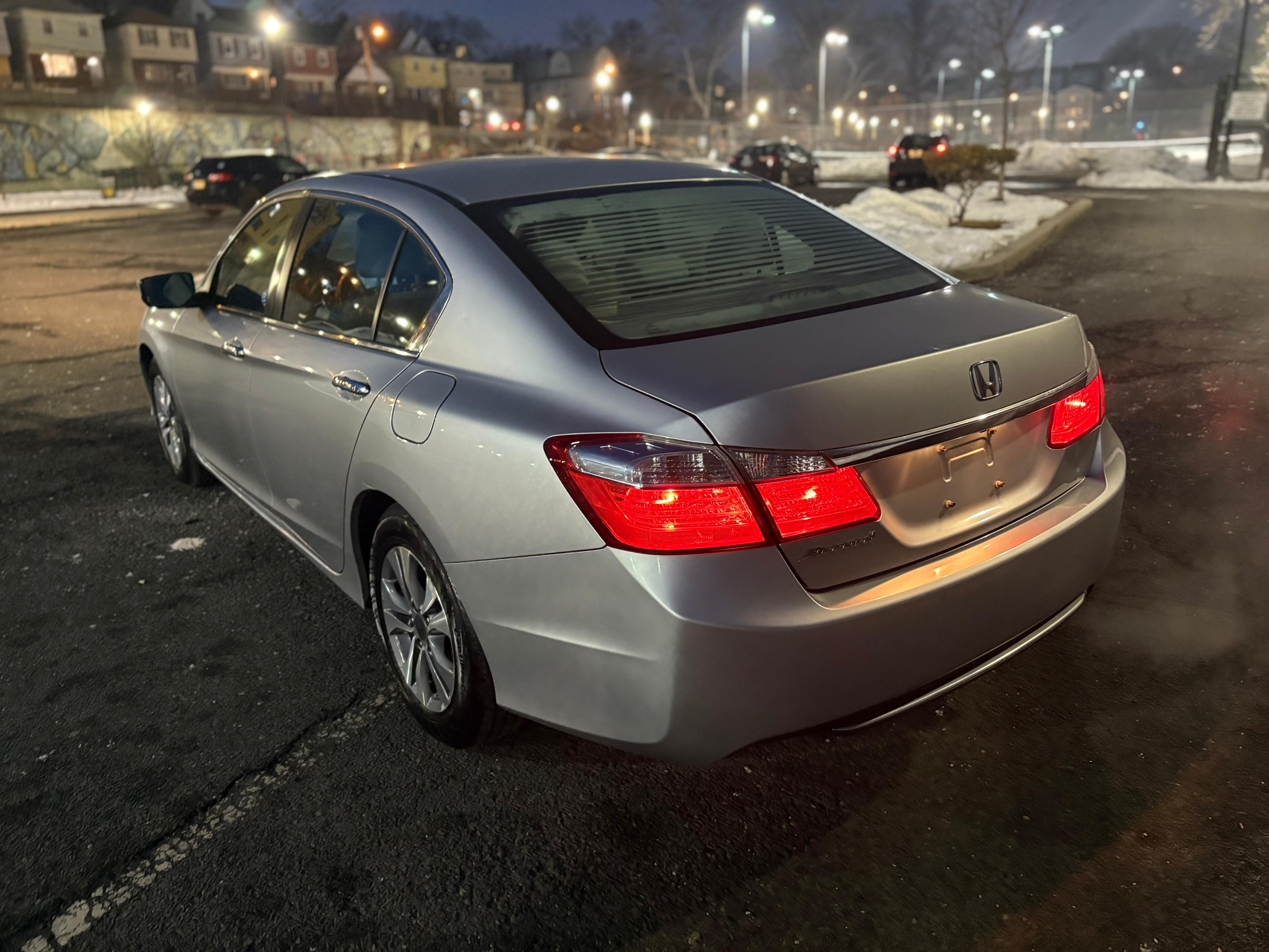 Vehicle photo 4