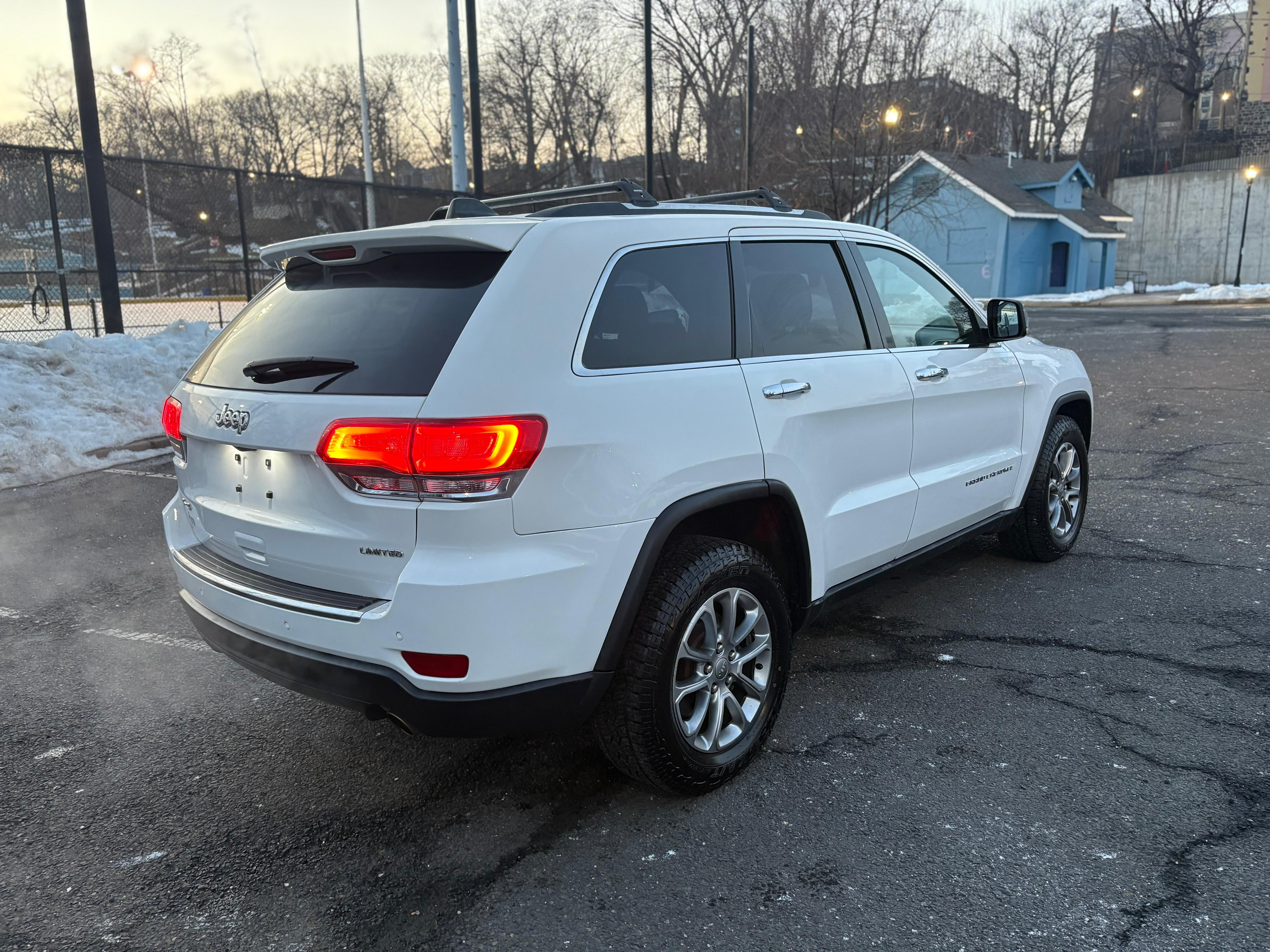 Vehicle photo 4