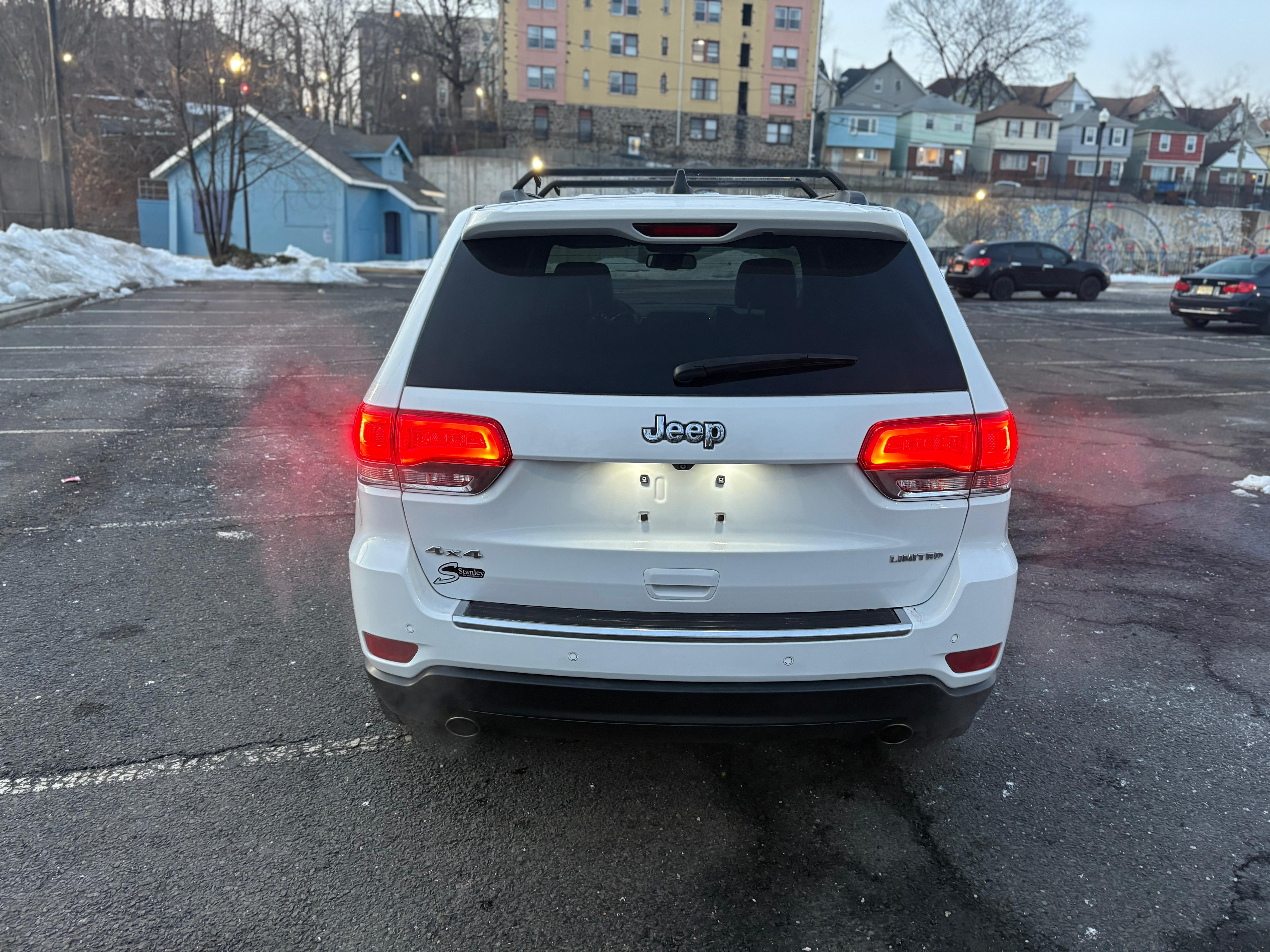 Vehicle photo 6