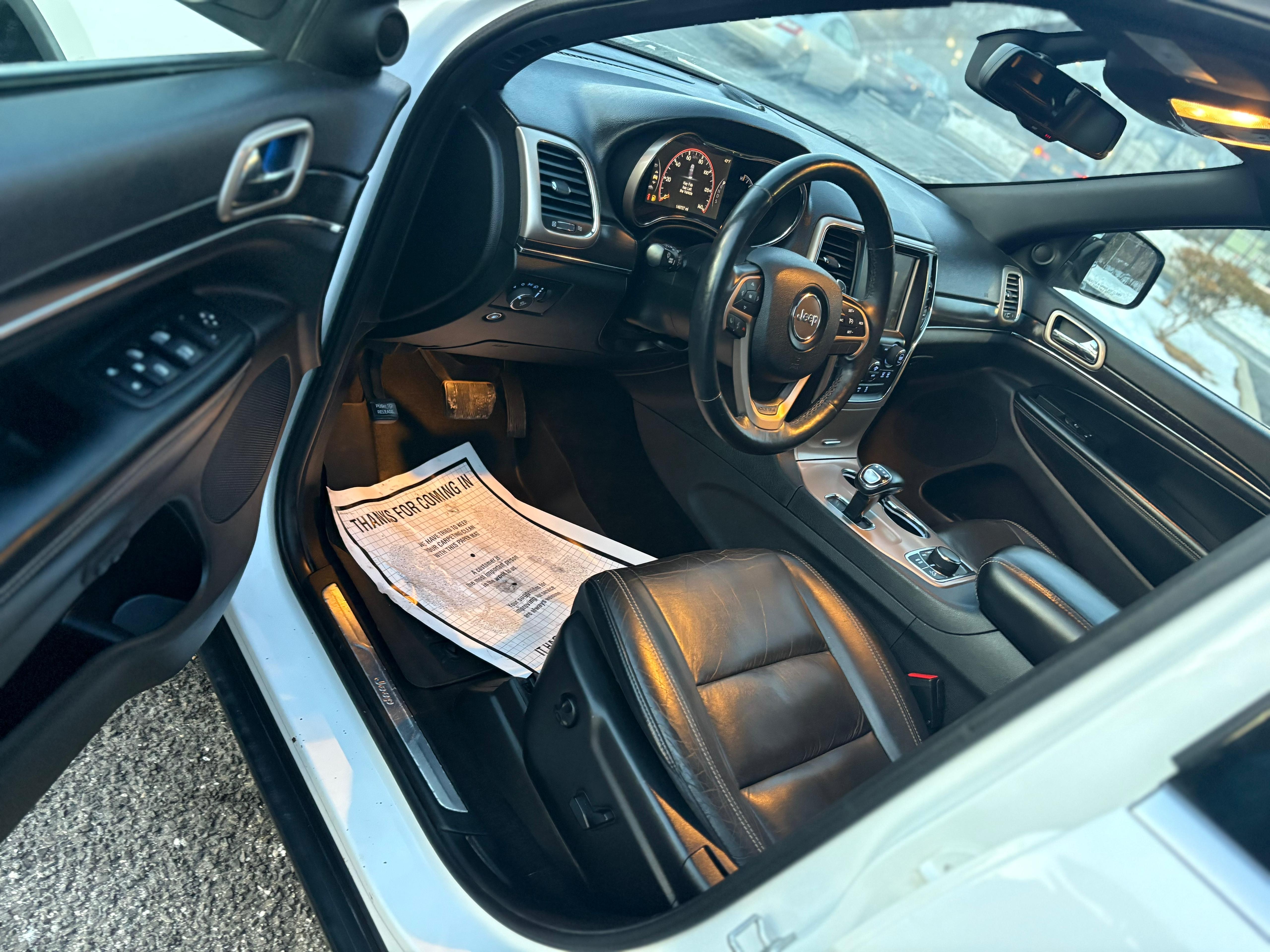 Vehicle photo 7