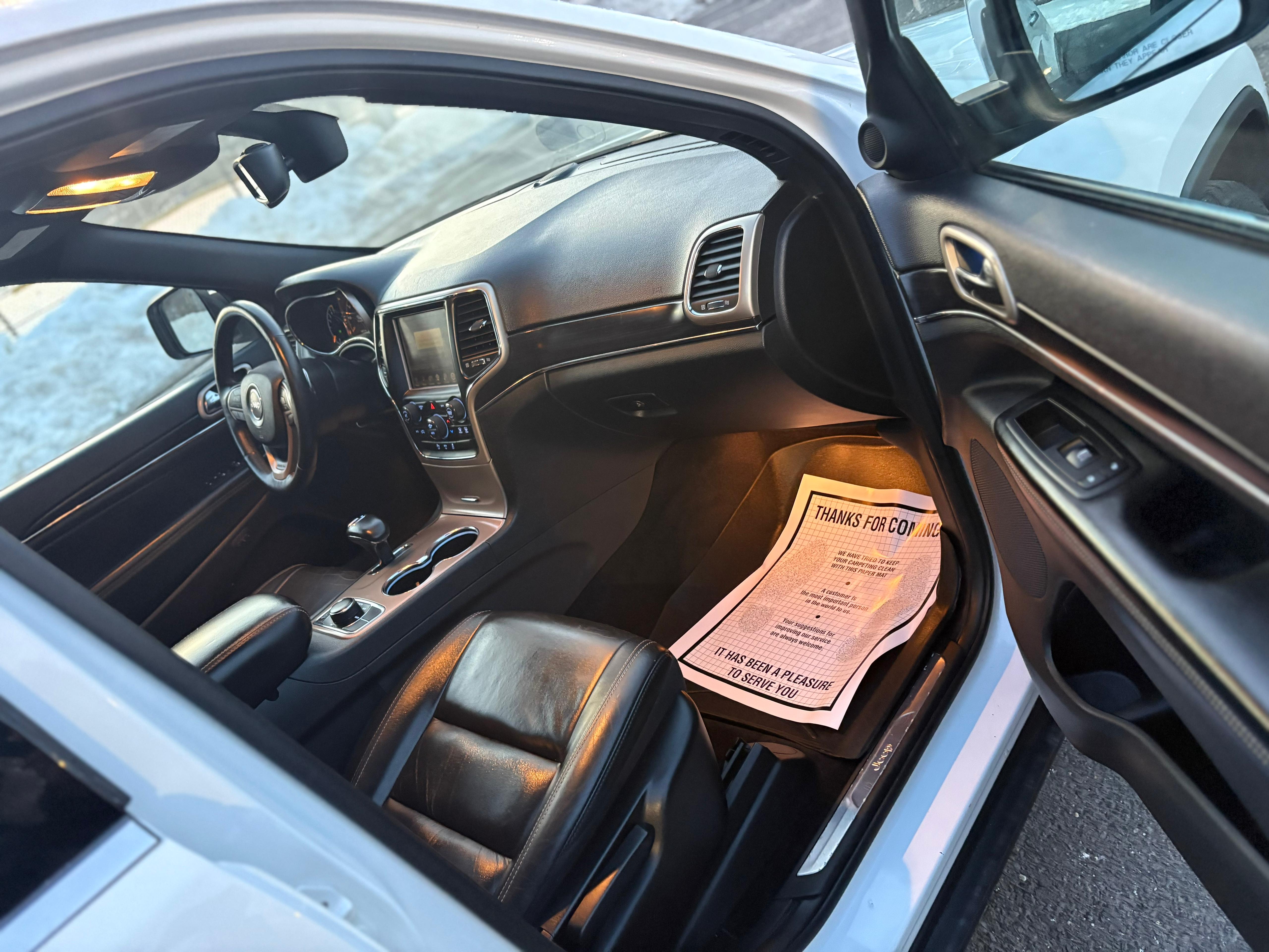 Vehicle photo 9