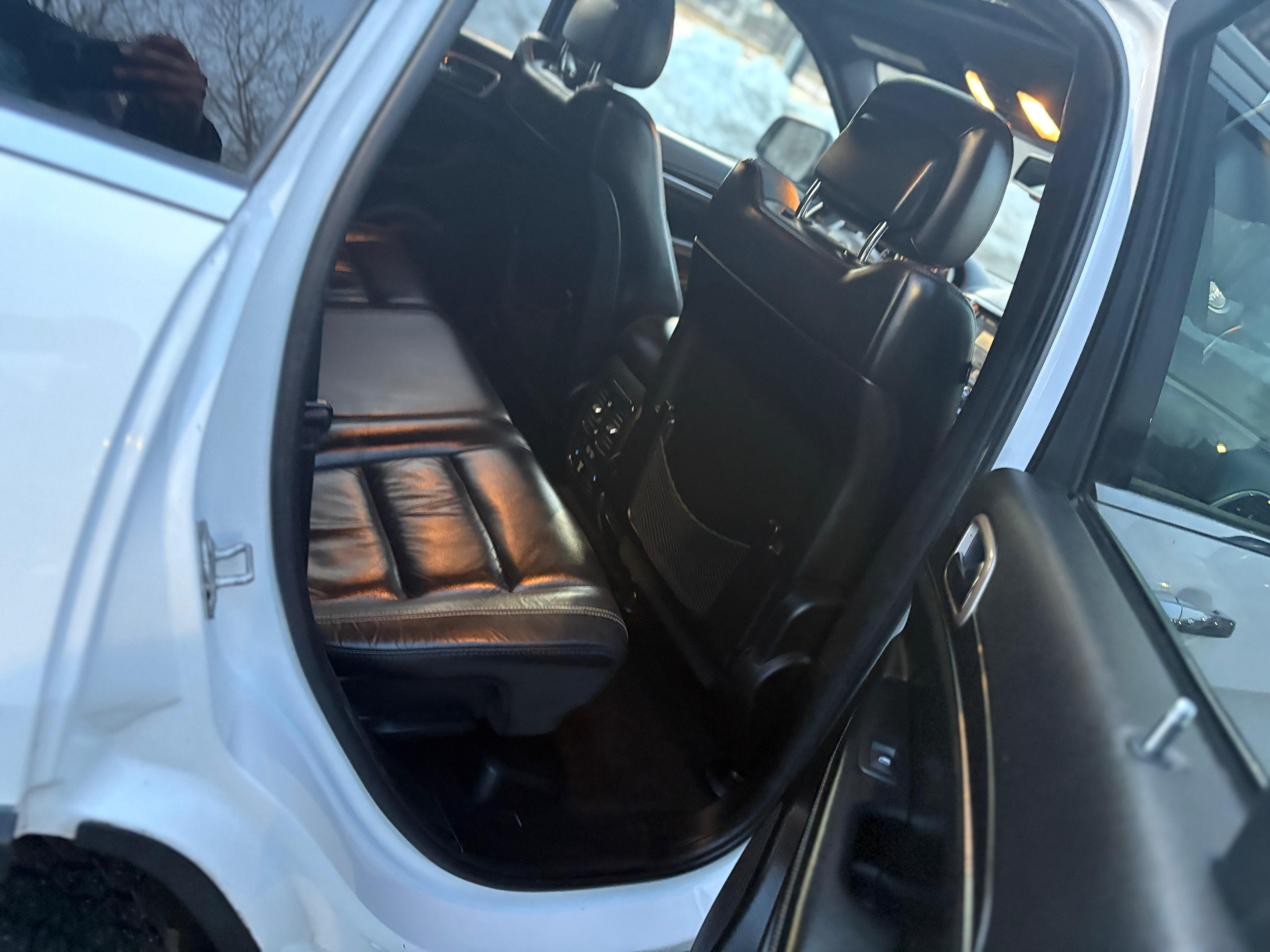 Vehicle photo 10