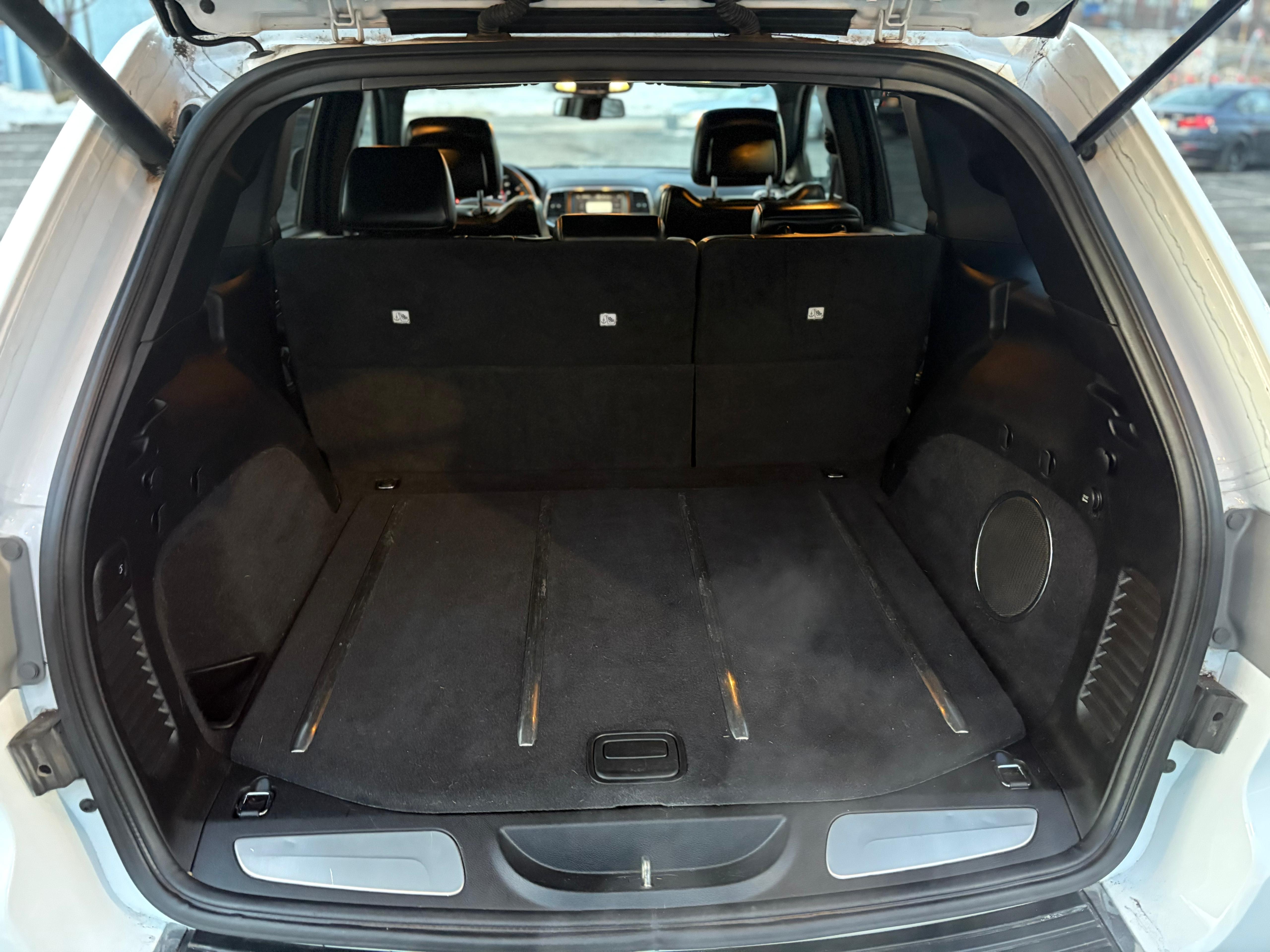 Vehicle photo 11