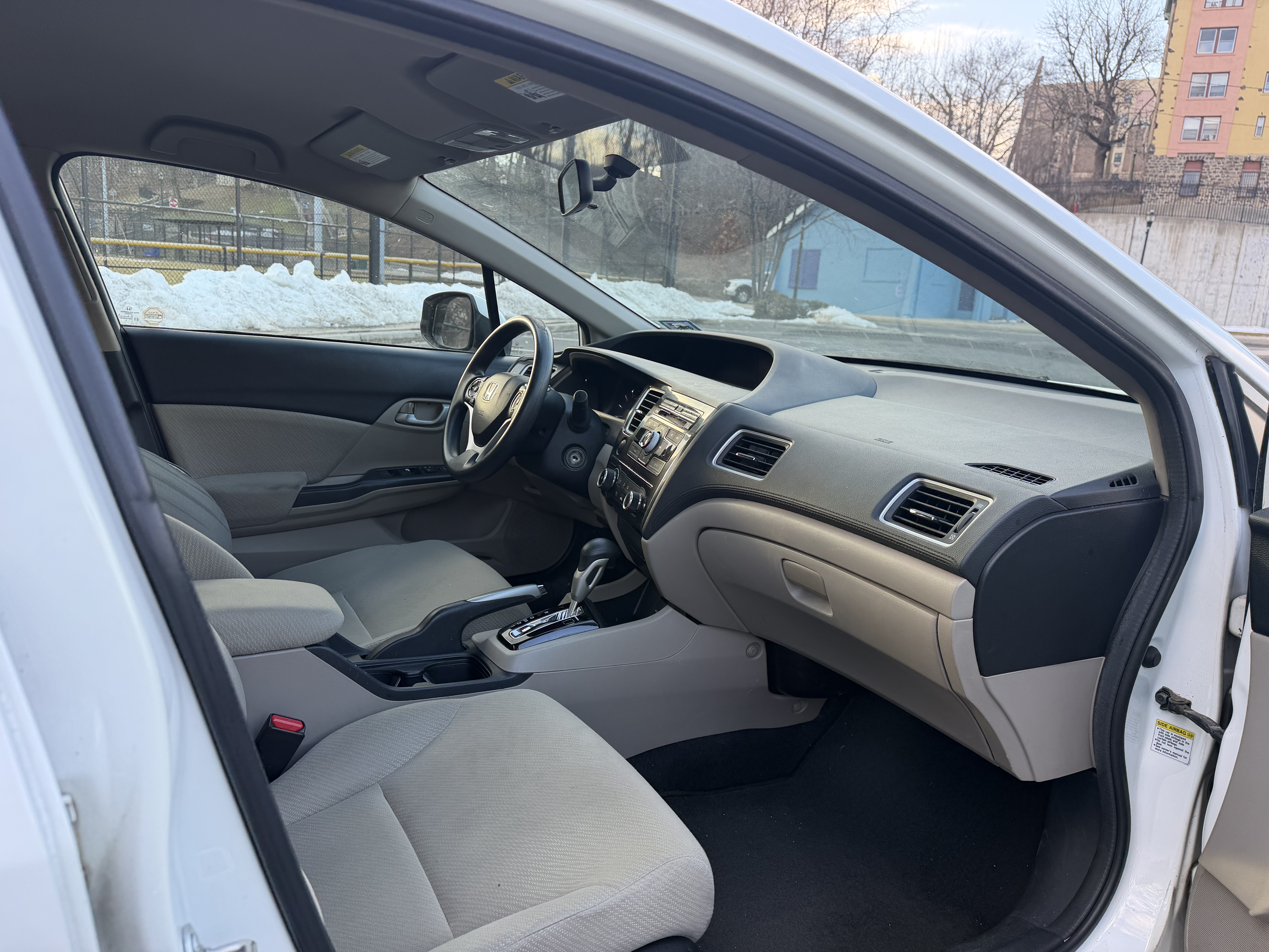Vehicle photo 9