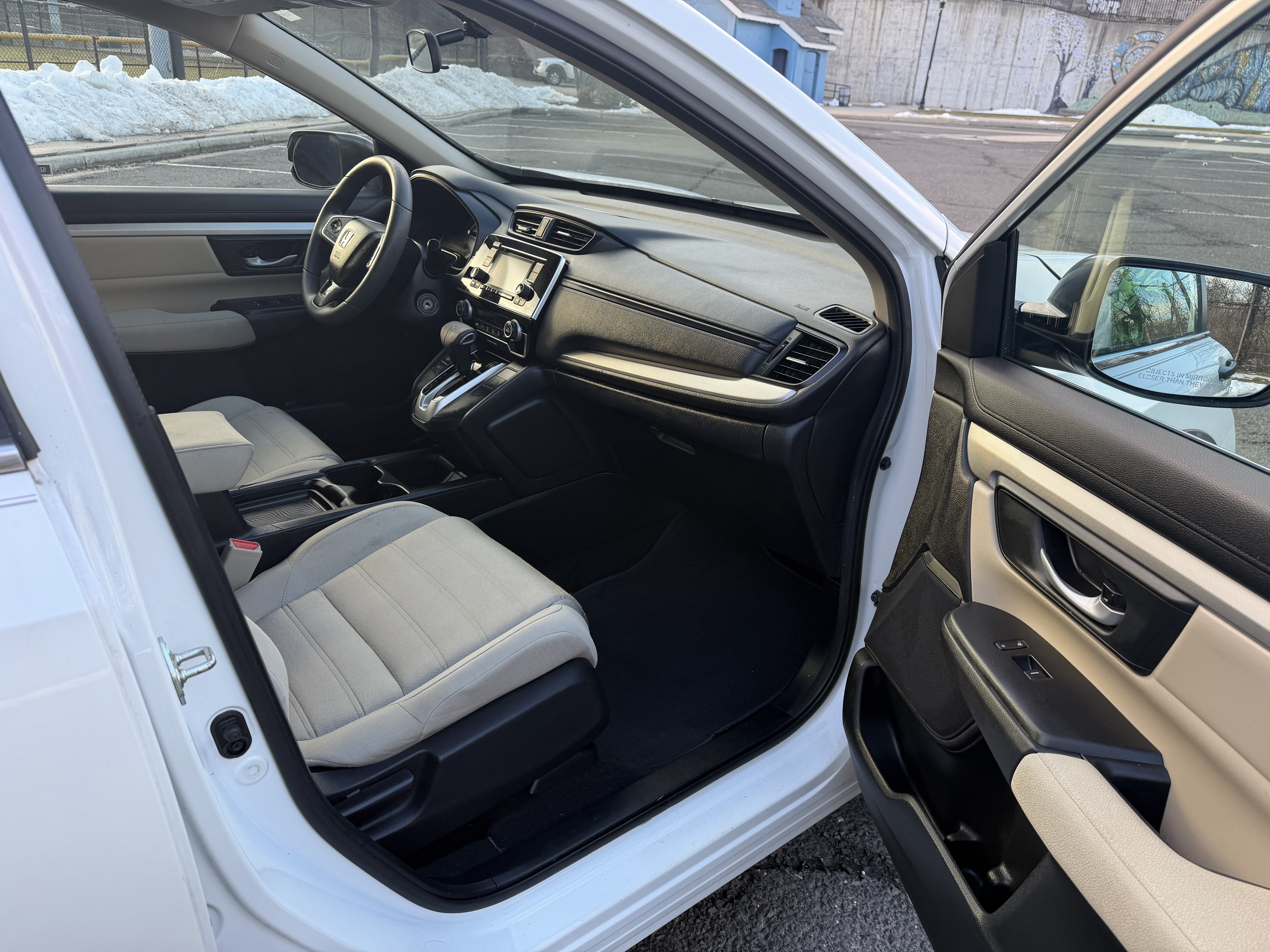 Vehicle photo 9