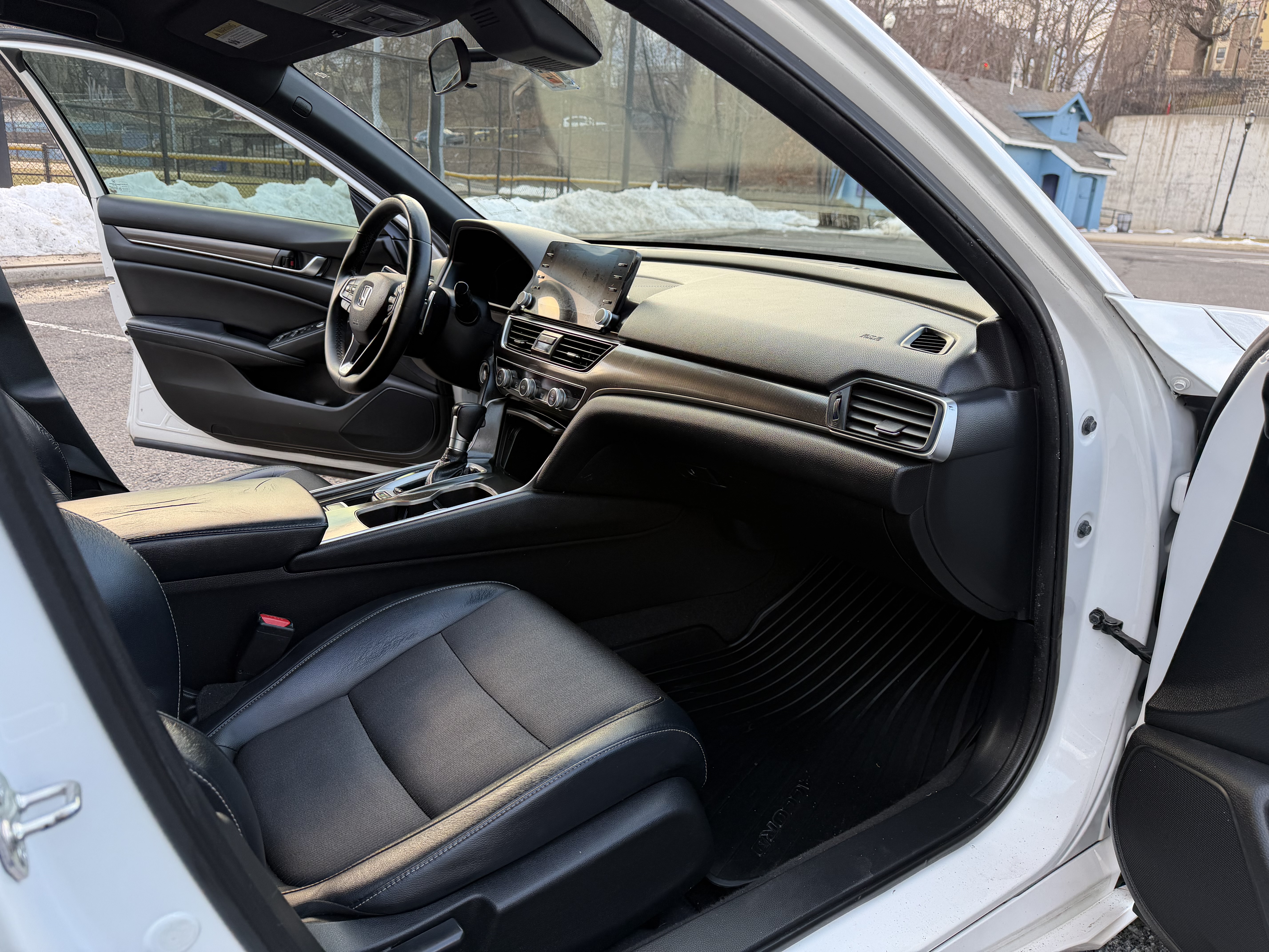 Vehicle photo 9