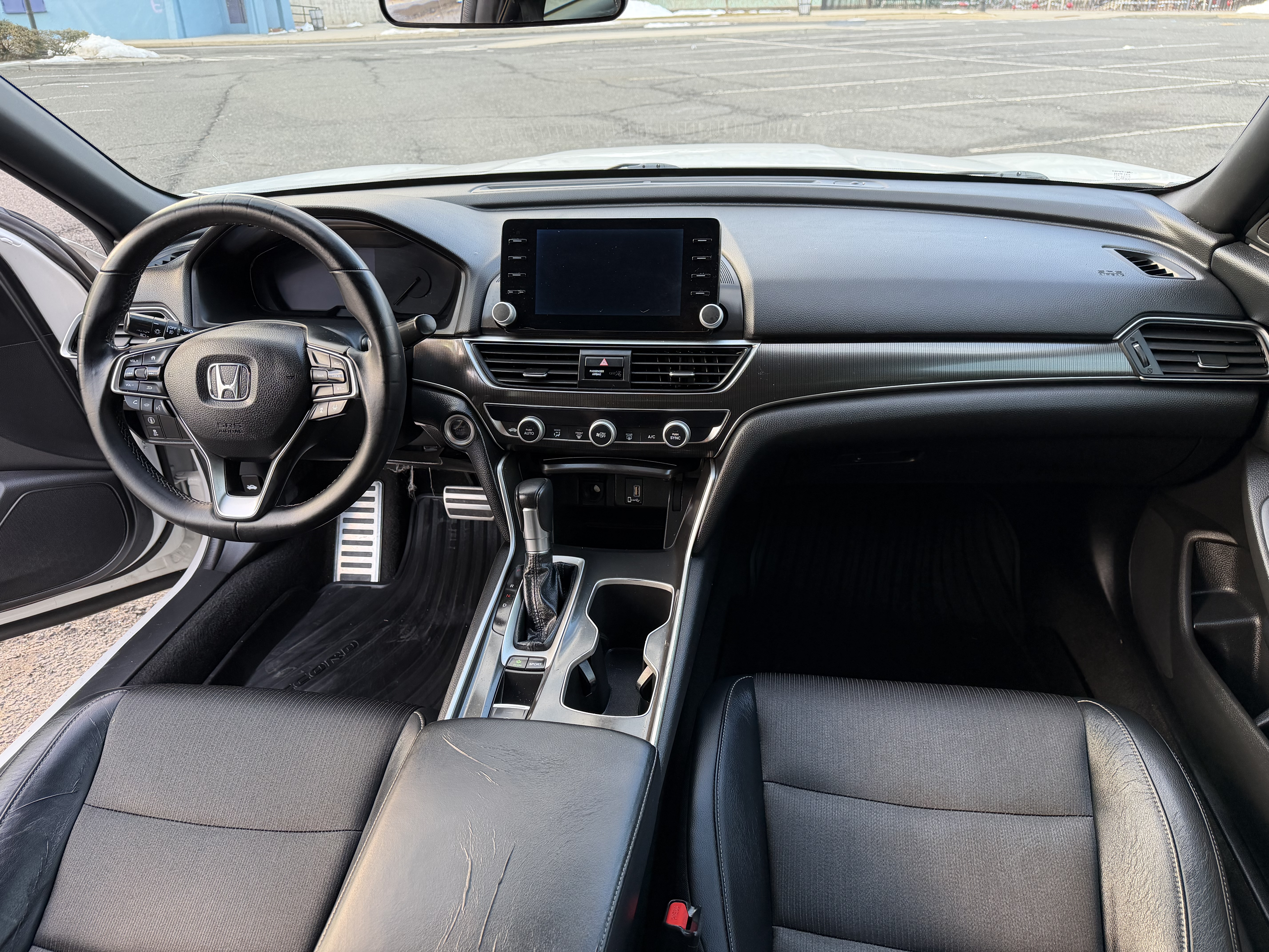 Vehicle photo 11