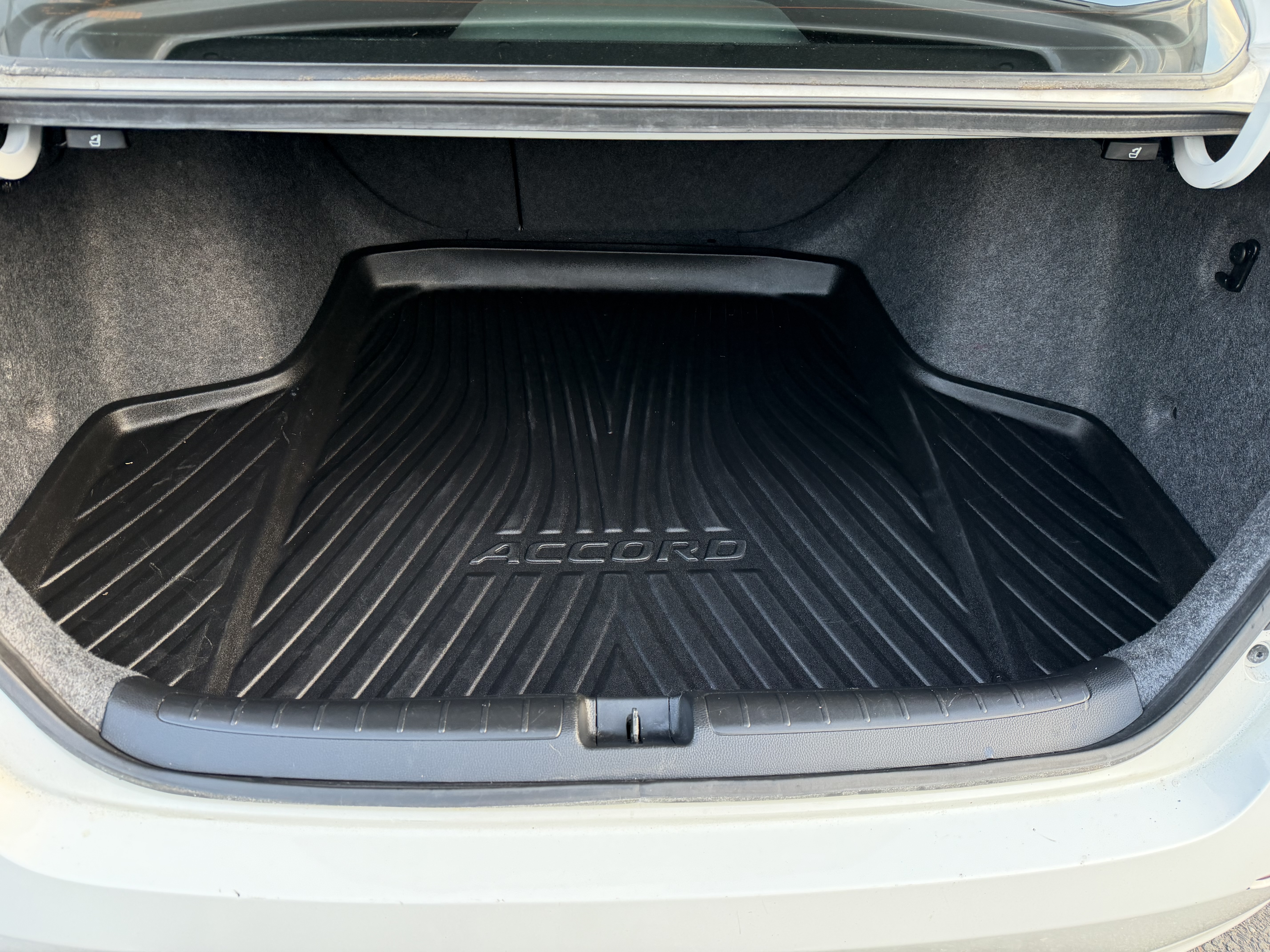 Vehicle photo 12